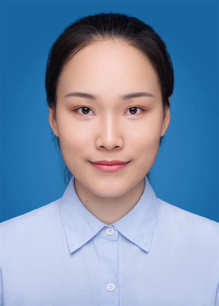 EZlM_1742114286489015535.jpg 何佶.jpg